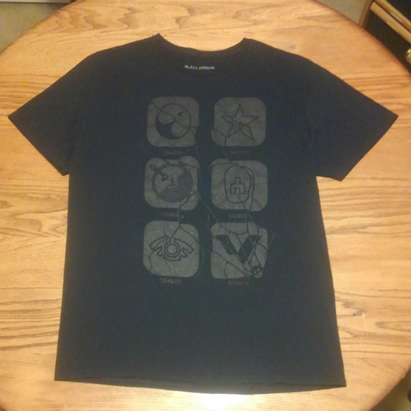 📺 Black Mirror 🔥 Netflix Shirt Lootcrate 📺 TV Show Miley Cyrus Future Robot - Picture 1 of 10